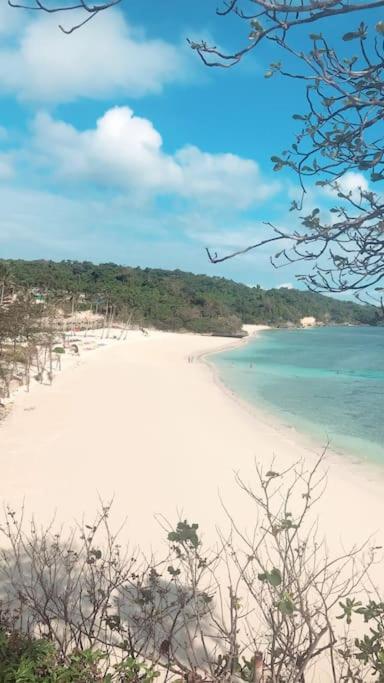 Modern Tropical Luxe Apartment - Boracay Newcoast Yapak المظهر الخارجي الصورة