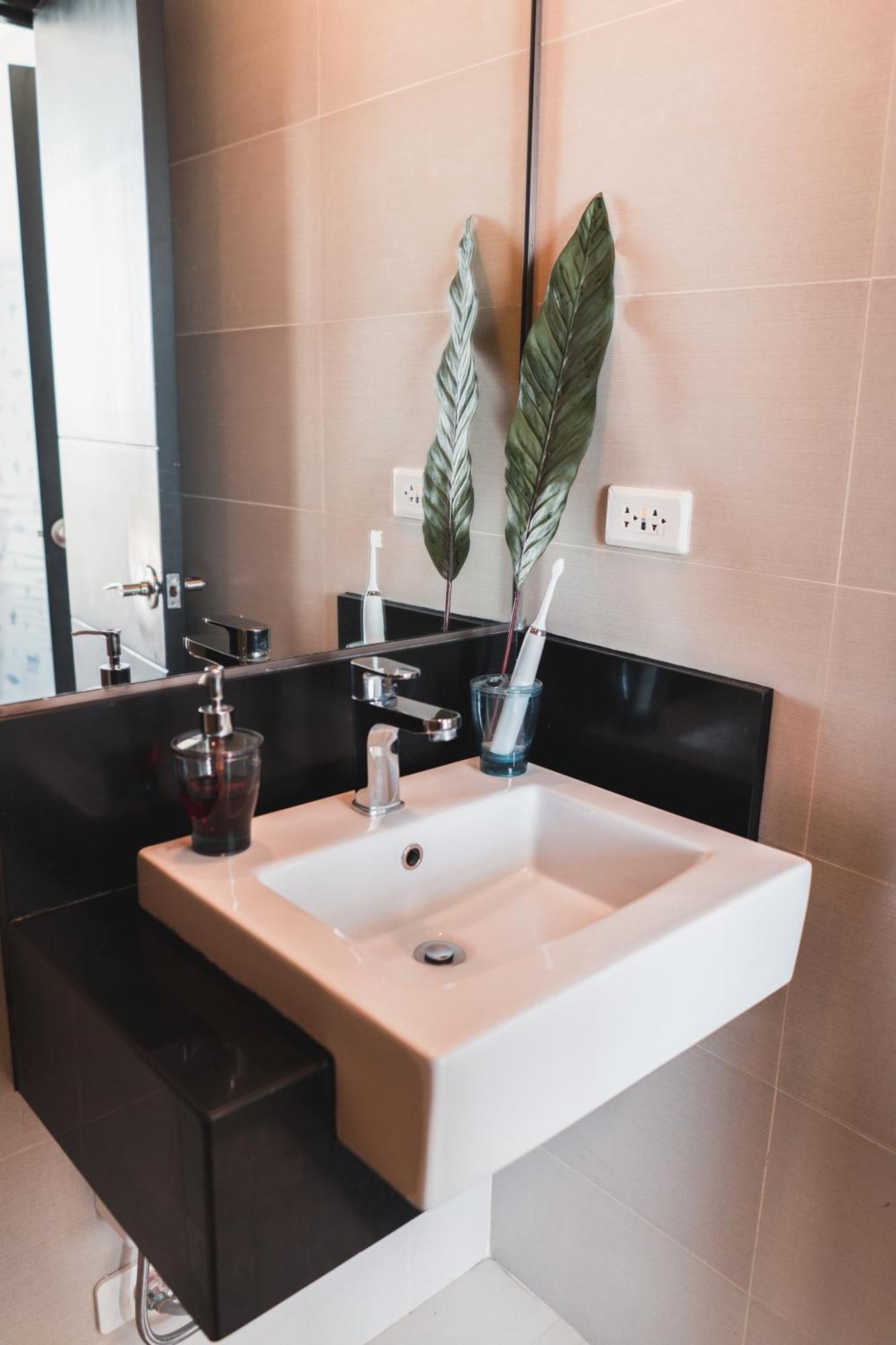 Modern Tropical Luxe Apartment - Boracay Newcoast Yapak المظهر الخارجي الصورة